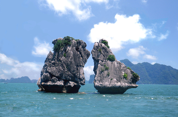 Những cảnh đẹp thiên nhiên Việt Nam – Hòn Trống Mái